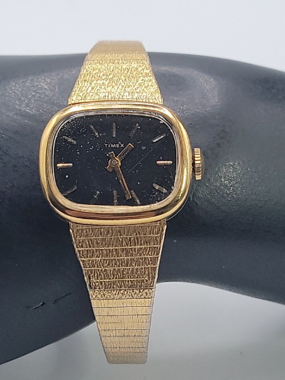 Vtg Timex Mechanical Ladies Watch Black Dial Gold Tone Textured Mesh Band 7.5"